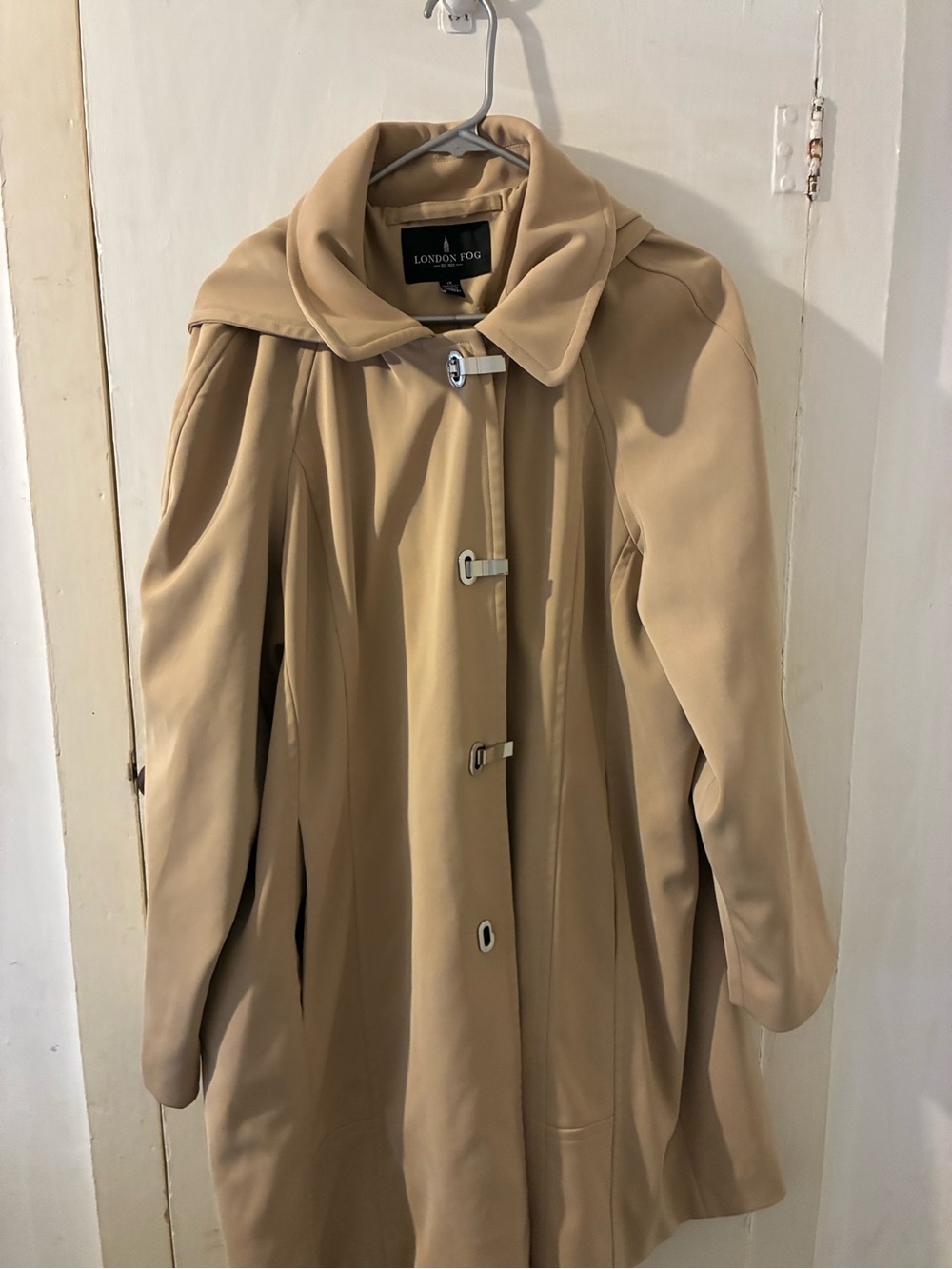 London Fog Trenchcoat Tan Lined Removable Hood Silver Clasp Closures size XL
